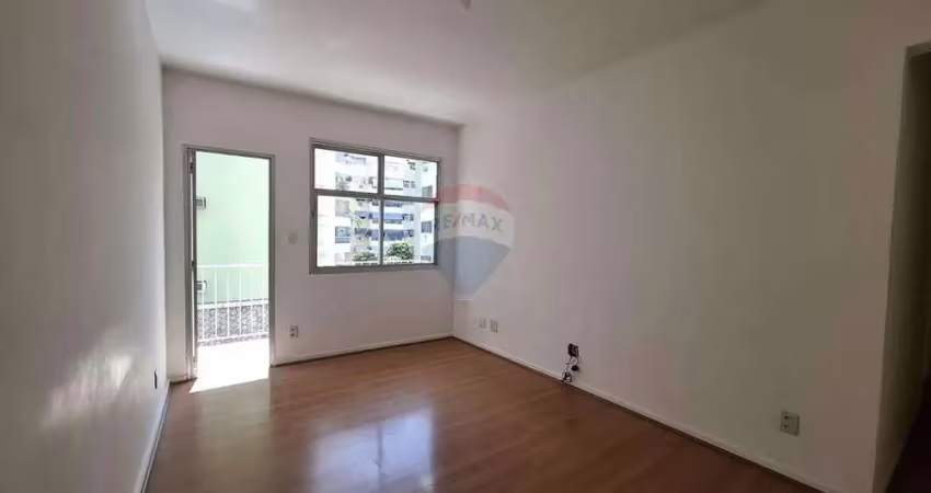 Aluguel de apartamento 02 quartos com dependência - Rua Ituverava- Anil.