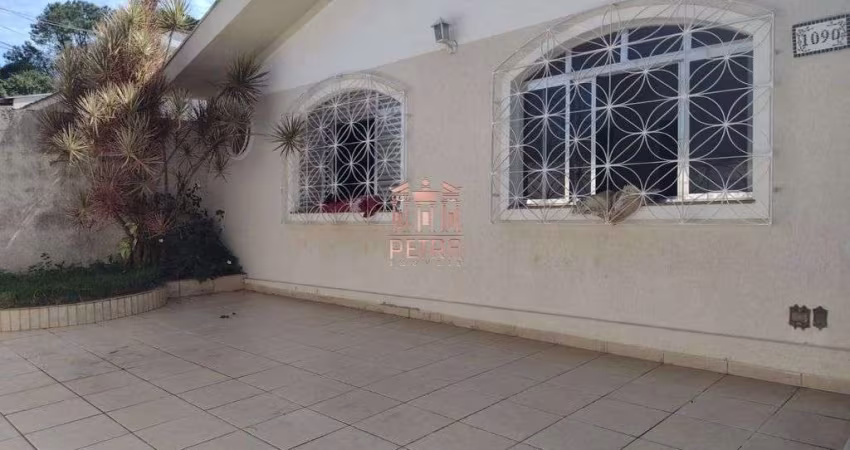 Casa com 3 dormitórios à venda, 240 m²