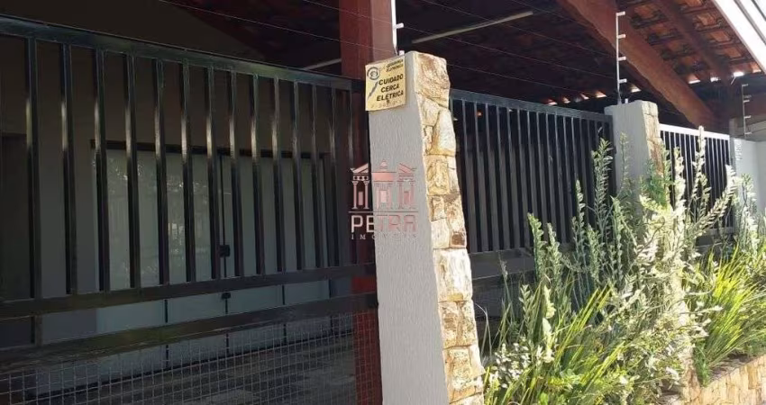 Casa com 3 dormitórios à venda, 200 m²