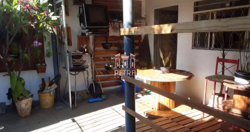 Casa com 2 dormitórios à venda, 85 m²