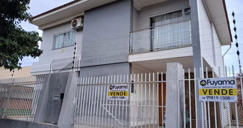Sobrado com 4 dormitórios.