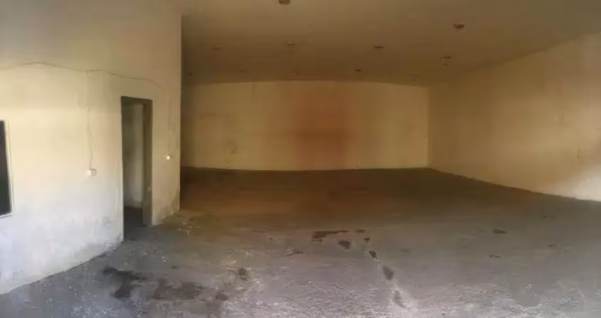 Excelente galpão 150m2 com área externa e outras áreas, ótima localização