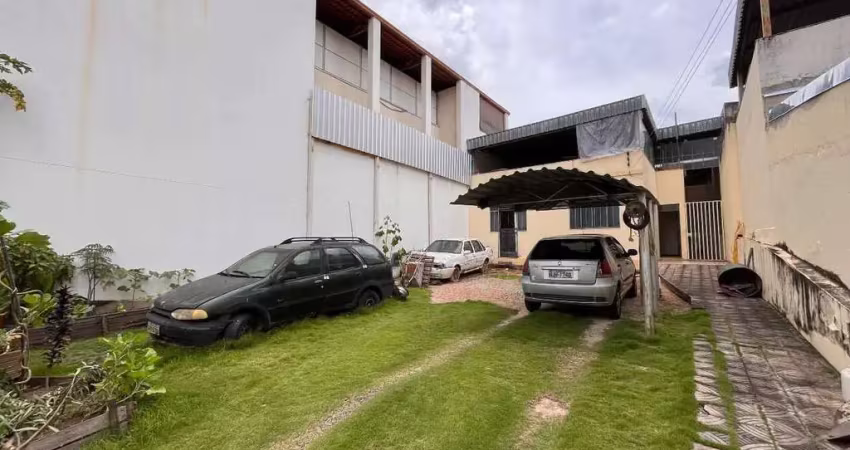 Casa em bom estado na regiao do bairro santo antonio em divinopolis mg