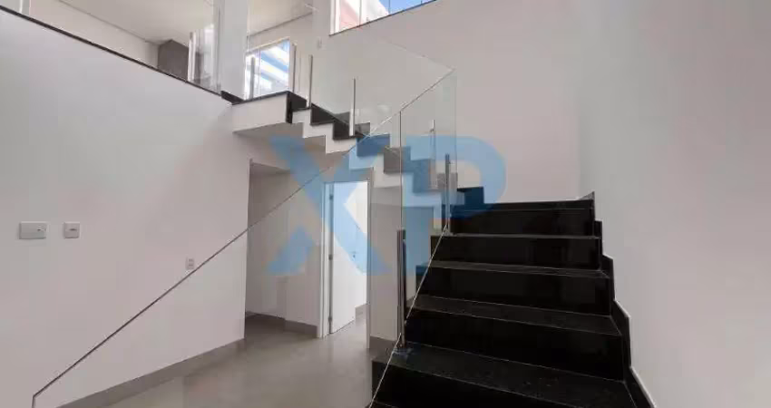 Cobertura à venda em Divinópolis-MG, bairro Manoel Valinhas: 3 quartos, 1 suíte, 2 banheiros, 2 vagas, 195m² de área. Luxo e requinte!