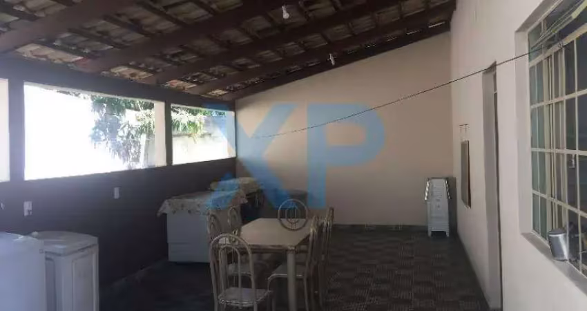 Casa com 3 quartos à venda na Rua João Severino de Azevedo, Sagrada Família, Divinópolis