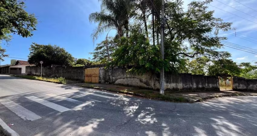CASA ANTIGA COM EXCELENTE ESPAÇO DE TERRENO NO BOM PASTOR EM DIVINOPOLIS MG