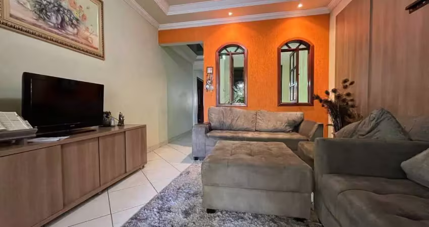 Casa de 3 andares no bairro manoel valinhas, divinópolis mg