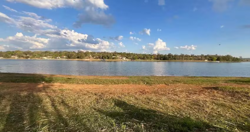 Chácara de alto padrão em condomínio fechado com acesso à marina na barragem de carmo do cajuru mg