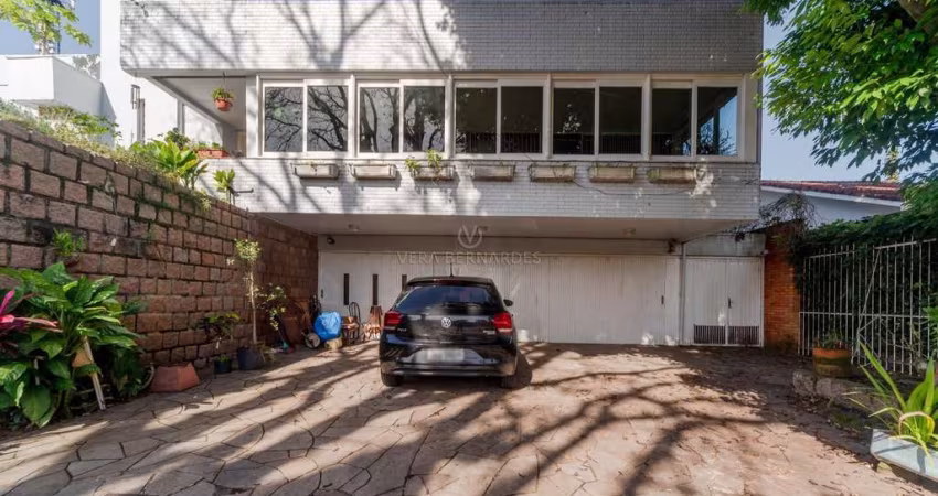 Casa com 3 quartos à venda na Rua Maracá, 51, Vila Assunção, Porto Alegre