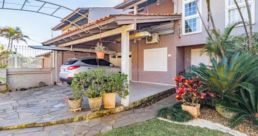 Casa com 3 quartos à venda na Rua Fortunato Della Casa, --, Espírito Santo, Porto Alegre
