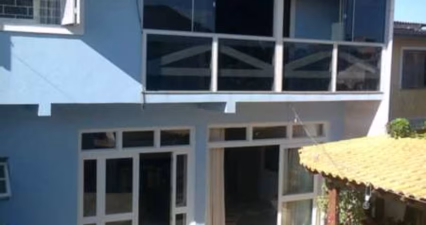Casa com 3 quartos à venda na Rua Arapei, 228, Cristal, Porto Alegre
