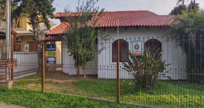 Casa com 4 quartos à venda na Avenida Guarujá, 199, Guarujá, Porto Alegre