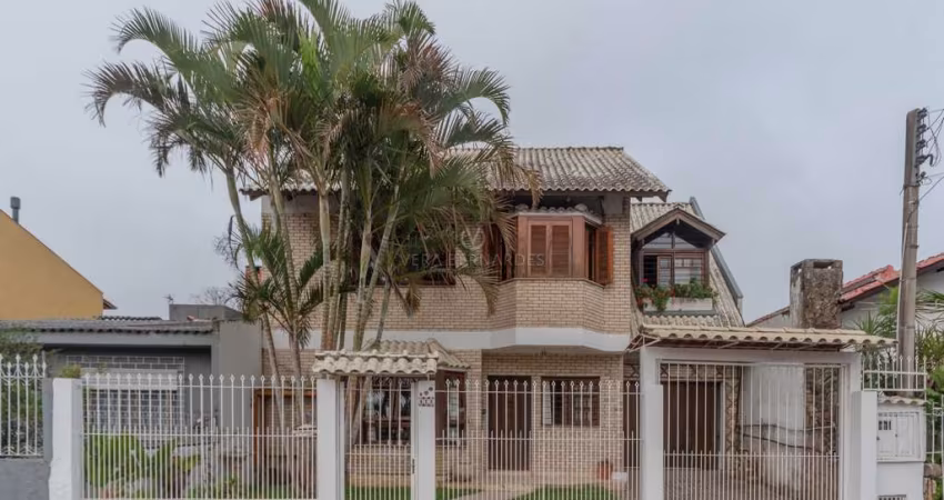 Casa com 4 quartos à venda na Avenida Guarujá, 115, Guarujá, Porto Alegre