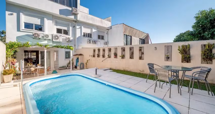 Casa com 3 quartos à venda na Rua Chavantes, --, Vila Assunção, Porto Alegre