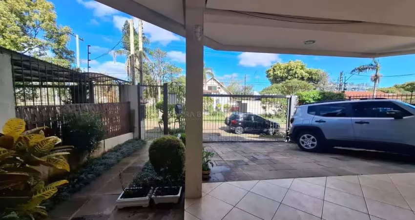 Casa com 3 quartos à venda na Rua Chavantes, --, Vila Assunção, Porto Alegre