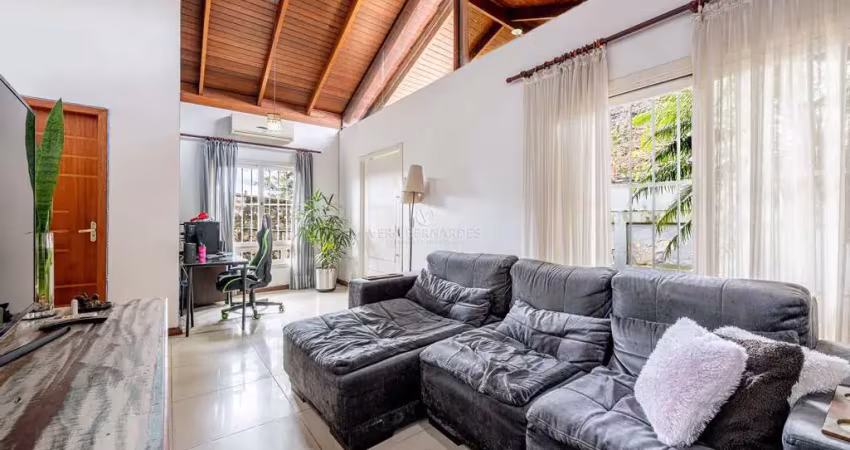 Casa com 5 quartos à venda na Rua Sílvio Silveira Soares, --, Camaquã, Porto Alegre