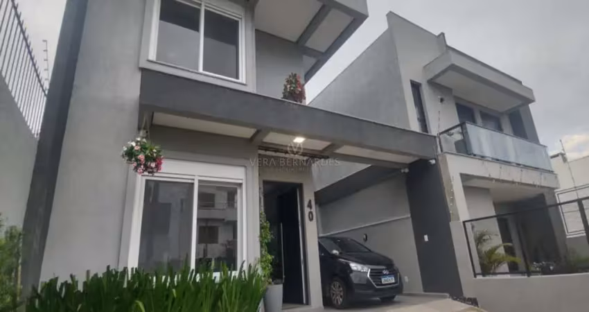 Casa com 3 quartos à venda na Rua Doutor Sérgio de Figueiredo, --, Guarujá, Porto Alegre