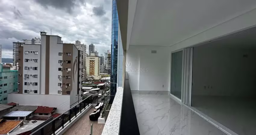Apartamento com 4 quartos à venda na Rua 296, --, Meia Praia, Itapema