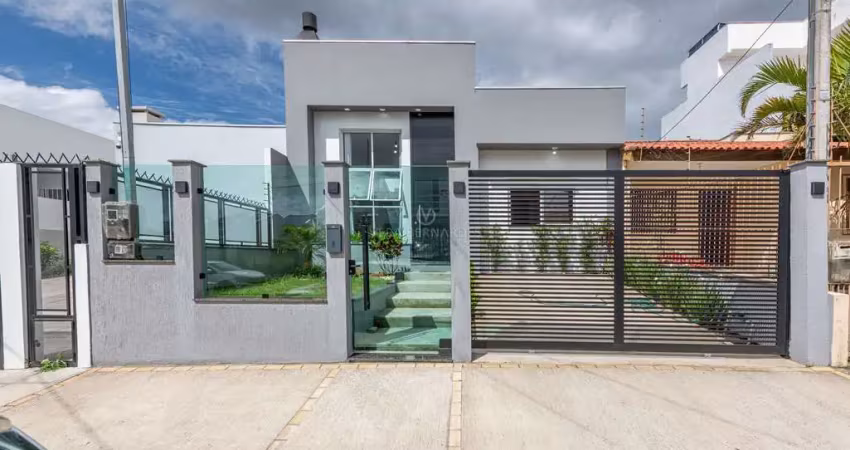 Casa com 3 quartos à venda na Rua Nestor José Nitschke, --, Guarujá, Porto Alegre