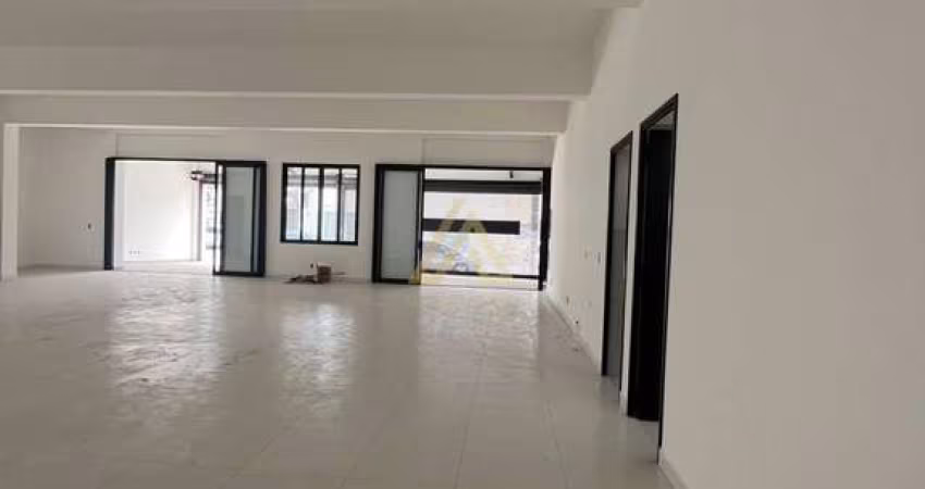 Salão Comercial de Alto Padrão na Vila Vianelo - Jundiaí-SP: 5 Banheiros, 5 Vagas de Garagem e 564m² de Área!