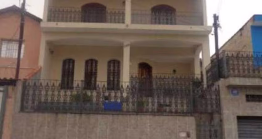 Amplo Sobrado com 4 Dormitórios, 2 Suítes e Edícula – Excelente Oportunidade!