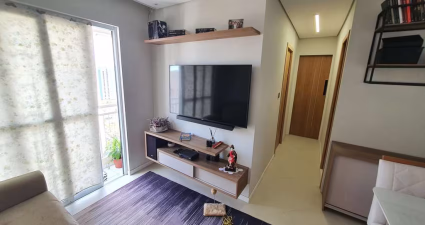 Apartamento mobiliado, 2 dormitórios, varanda, 1 vaga