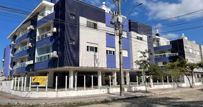 Maravilhosa cobertura no Ingleses, próximo a praia, com 4 dormitórios, sendo 3 suíte, espaço gourmet, área externa com linda vista panorâmica.
