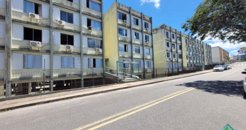 Apartamento em excelente localização no bairro Estreito, 2 dormitórios, vaga de garagem livre e coberta.