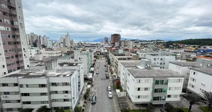 Lindo apartamento no Kobrasol, 4 dormitórios, suíte, hidromassagem, sacada com churrasqueira, 2 vagas de garagem.