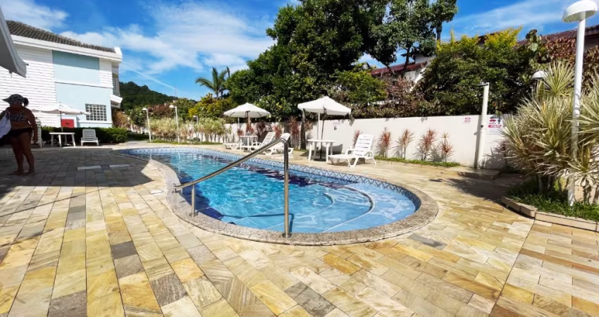 CASA COM 2 SUITES EM CONDOMINIO FECHADO COMPLETAMENTE MOBILIADA