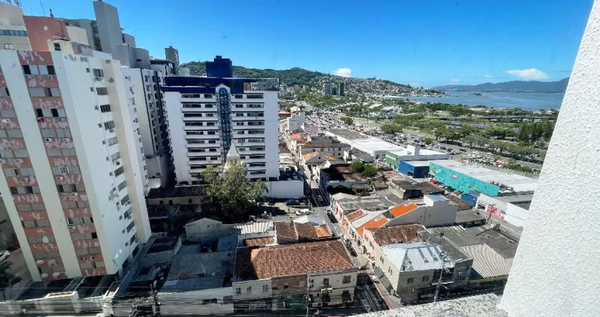 Excelente sala comercial totalmente mobiliada, garagem, vista, no coração do centro de Florianópolis
