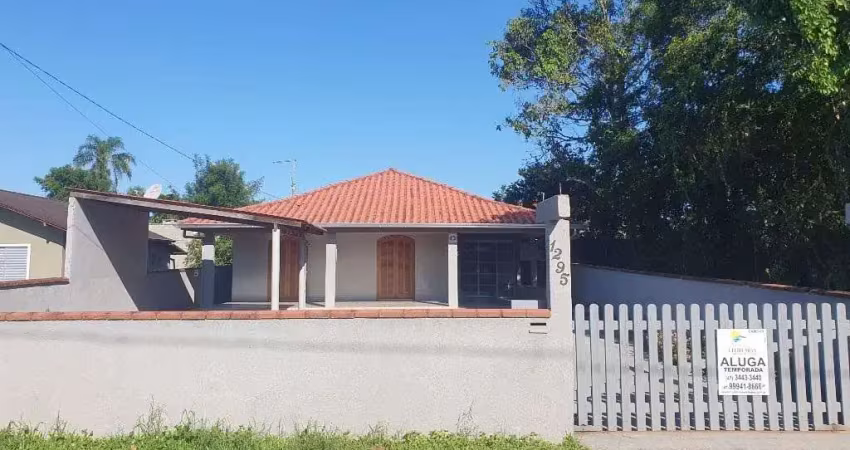 Casa com 3 quartos para alugar na Rua Maria Lopes De Souza, Brasília, Itapoá