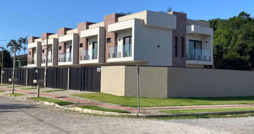 Sobrado NOVO pronto para morar, próx. da Praia do Brejatuba, Guaratuba/PR. Sobrado com excelente padrão de acabamento.
