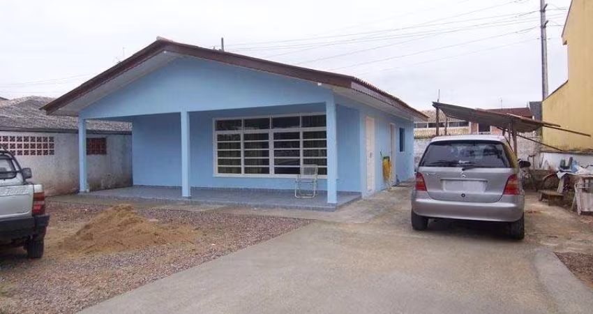 Casa 3 Quartos, 5 vagas de Garagem no Centro em Guaratuba/PR - Imobiliária África