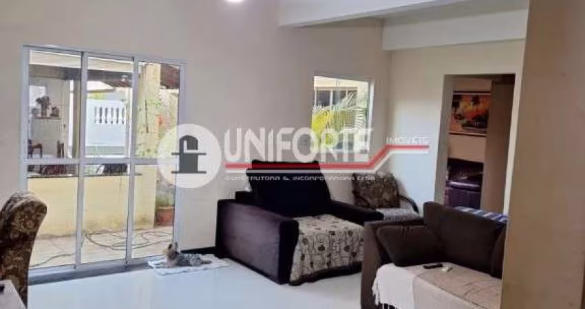 Casa (Sobrado) para Venda, 6 dorm(s), 1 suite(s), 2 vaga(s), 351 m²