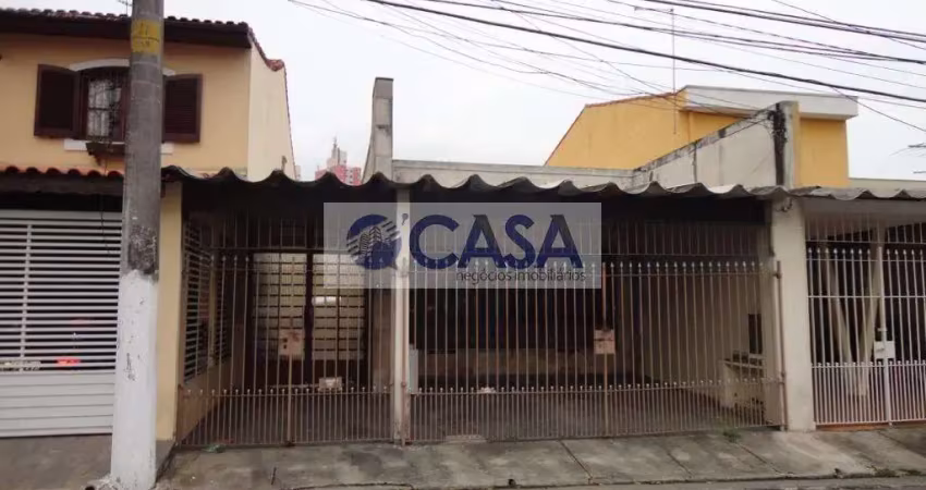 Terreno com duas casas individuais, ambas de frente para rua, ideias para moradia familiar, renda de aluguel ou investimento.