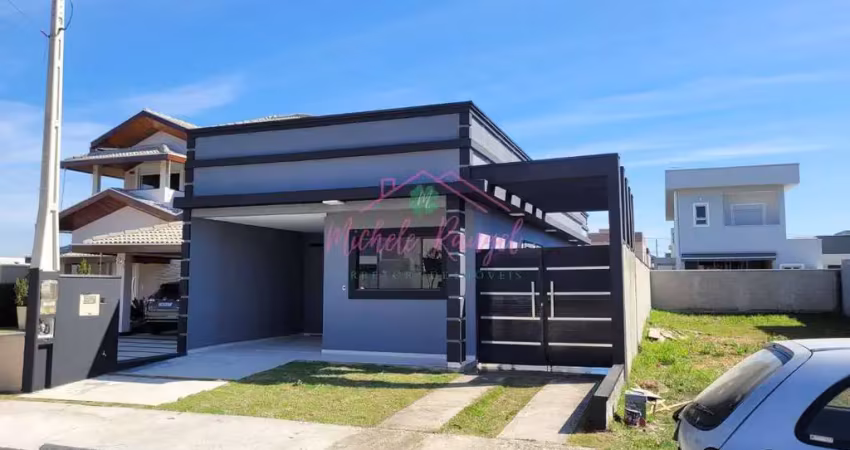 Casa em condomínio fechado muito abaixo do valor! 3 suítes e piscina!