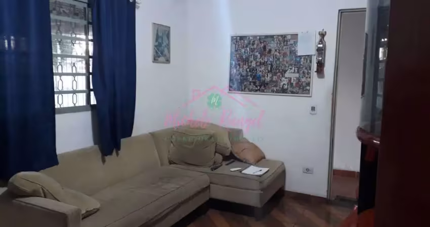 Casa com 2 quartos + cômodo externo - excelente localização!