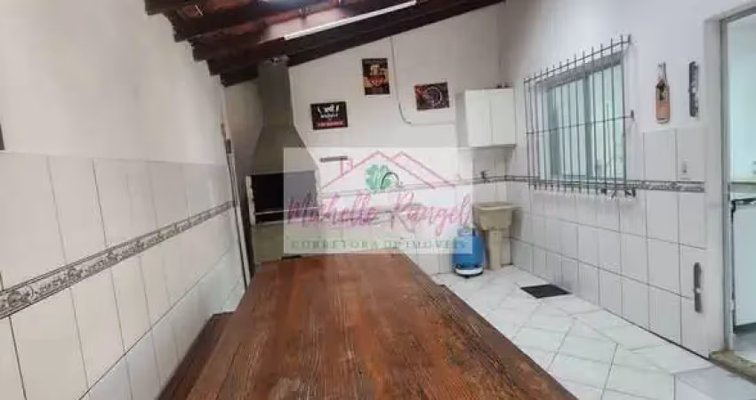 Sobrado em condomínio fechado -  03 dormitórios - 500m da praia