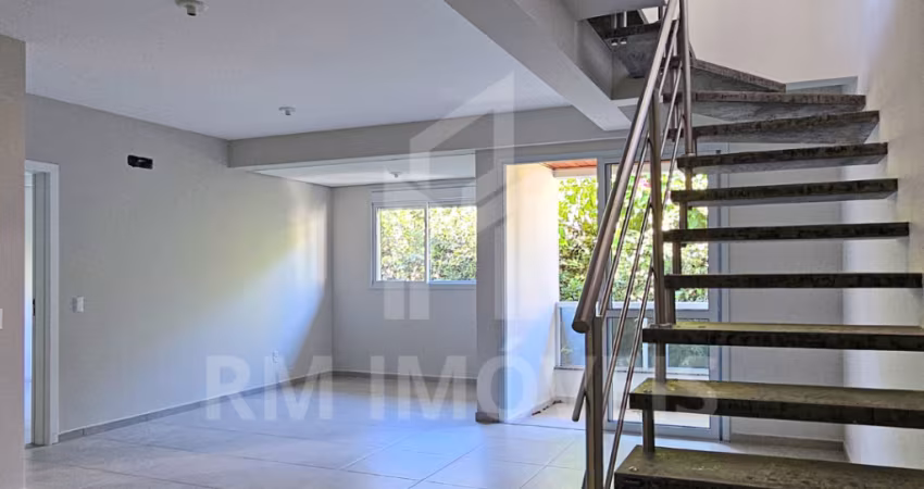 Deslumbrante cobertura duplex nova com 3 suítes espaçosas em Itacorubi!