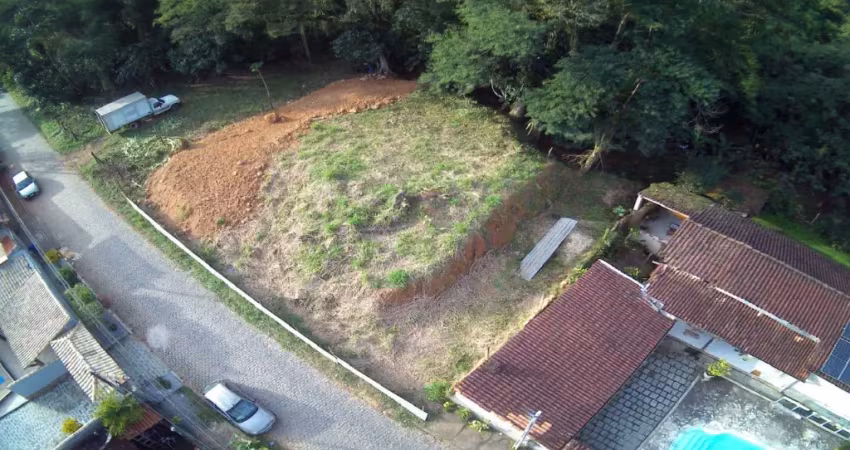 Vendo terreno em cachoeira de macacu de frente para cachoeira