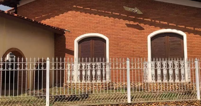 Casa com 4 dormitórios à venda, 289 m² por r$ 700.000,00 - centro - leme/sp