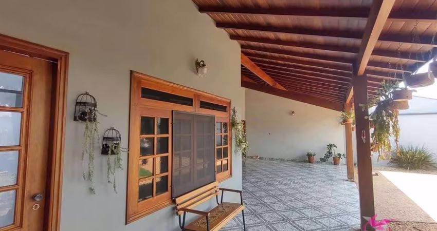 Casa com 3 dormitórios à venda, 223 m² por R$ 590.000,00 - Cidade Jardim - Leme/SP