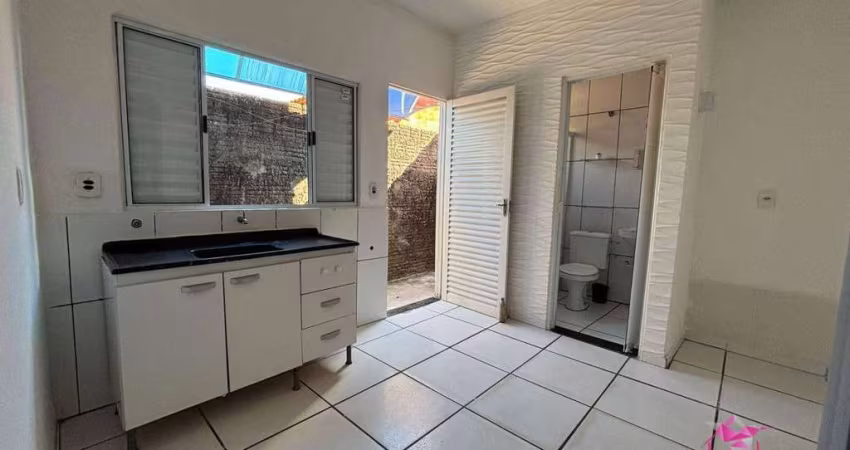 Kitnet com 1 dormitório para alugar, 22 m² por R$ 450,00/mês - Jardim Bonsucesso - Leme/SP