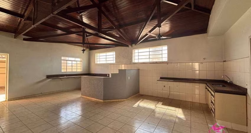 Casa com 4 dormitórios, 177 m² - venda por R$ 600.000,00 ou aluguel por R$ 3.000,00/mês - Centro - Leme/SP