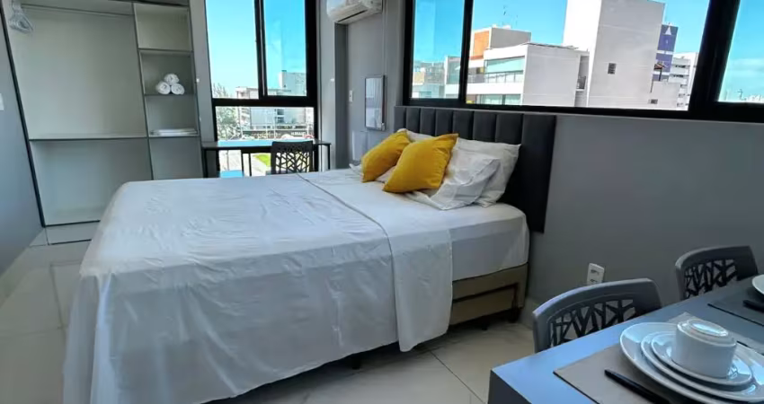 Flat mobiliado com porteira fechada, na praia de intermares