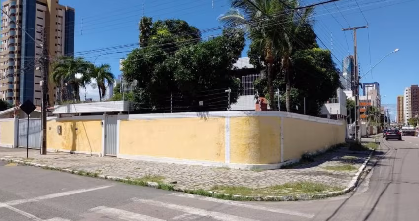 Casa comercial, 8 salas, 424m2, piscina, terreno 14,5x30, com 1°andar.Manaíra