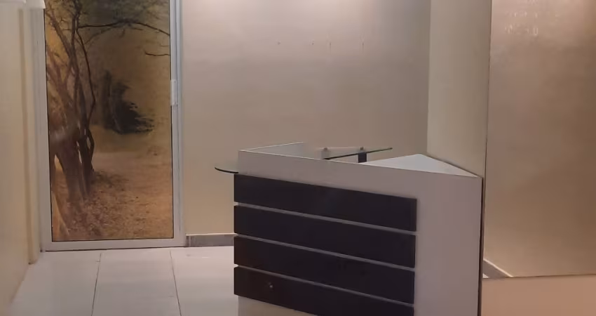 Sala comercial na Prata, 48m2, 3 repartições, wc  social, copa.