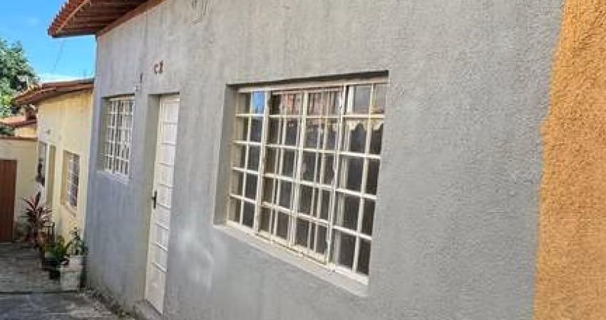Casa no bairro de Santa Cecília, em Esmeraldas-MG