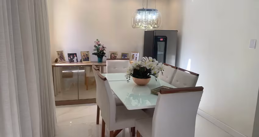 Excelente  casa duplex, 4/4 num condomínio charmoso